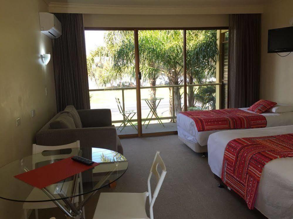 Abel Tasman Waterfront Motel Lakes Entrance Buitenkant foto